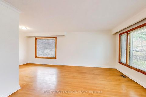 Photo 7 at 1 Charlemont Crescent, Sullivan, Toronto