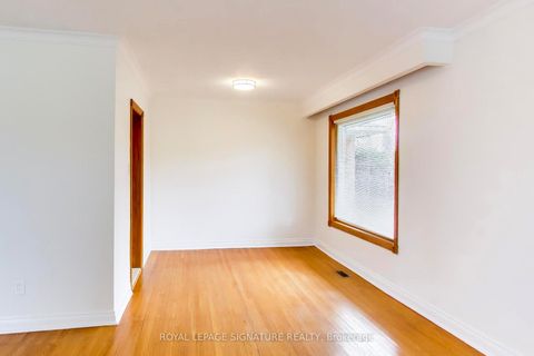 Photo 9 at 1 Charlemont Crescent, Sullivan, Toronto