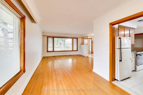 Photo 11 at 1 Charlemont Crescent, Sullivan, Toronto