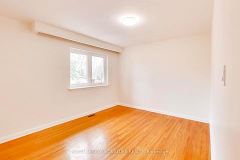 Photo 17 at 1 Charlemont Crescent, Sullivan, Toronto