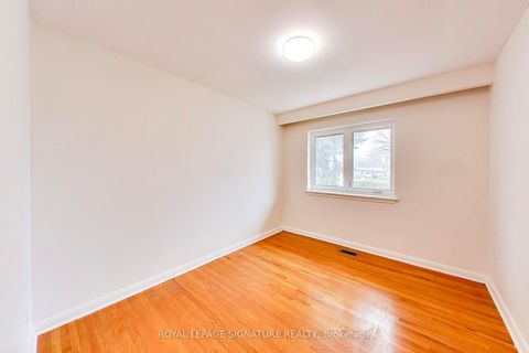 Photo 19 at 1 Charlemont Crescent, Sullivan, Toronto