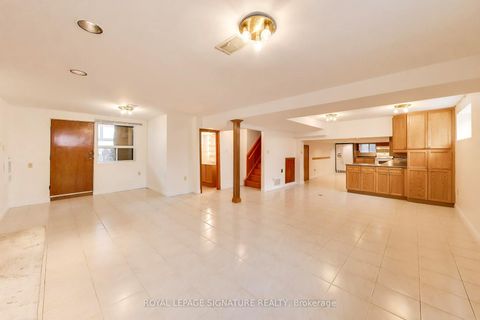 Photo 22 at 1 Charlemont Crescent, Sullivan, Toronto