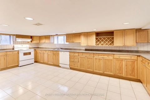 Photo 27 at 1 Charlemont Crescent, Sullivan, Toronto