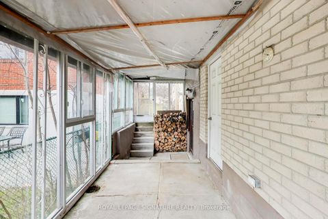 Photo 31 at 1 Charlemont Crescent, Sullivan, Toronto