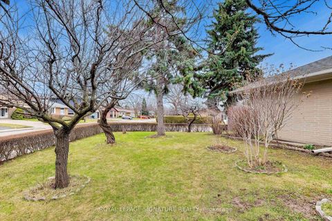 Photo 32 at 1 Charlemont Crescent, Sullivan, Toronto
