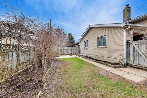 Photo 33 at 1 Charlemont Crescent, Sullivan, Toronto