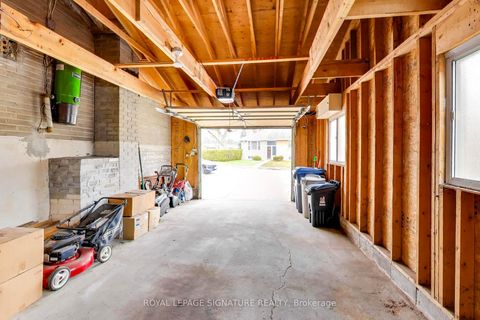 Photo 34 at 1 Charlemont Crescent, Sullivan, Toronto