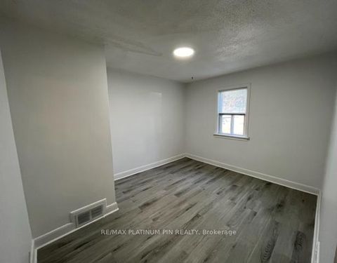 Photo 7 at 194 Florence Avenue, Westgate, Toronto