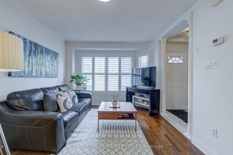 Photo 6 at 37 - 18 Clark Avenue W, Yorkhill, Vaughan