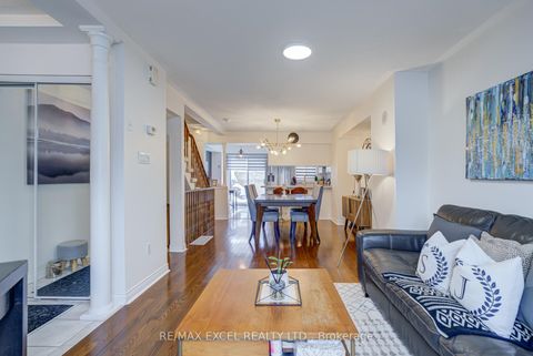 Photo 8 at 37 - 18 Clark Avenue W, Yorkhill, Vaughan