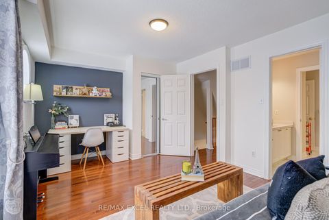 Photo 22 at 37 - 18 Clark Avenue W, Yorkhill, Vaughan