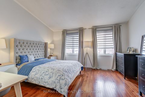 Photo 26 at 37 - 18 Clark Avenue W, Yorkhill, Vaughan