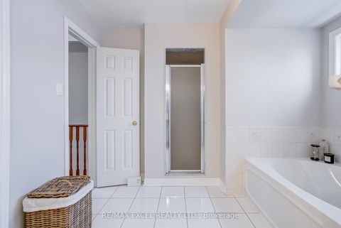 Photo 34 at 37 - 18 Clark Avenue W, Yorkhill, Vaughan