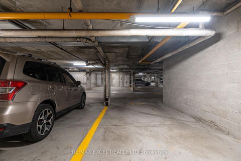 Photo 42 at 37 - 18 Clark Avenue W, Yorkhill, Vaughan