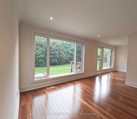 Photo 10 at 77 Hove Street E, Bathurst Manor, Toronto