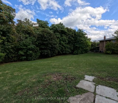 Photo 32 at 77 Hove Street E, Bathurst Manor, Toronto