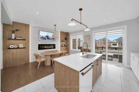 Photo 4 at 313 Kleinburg Summit Way, Kleinburg, Vaughan