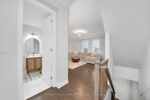 Photo 11 at 313 Kleinburg Summit Way, Kleinburg, Vaughan