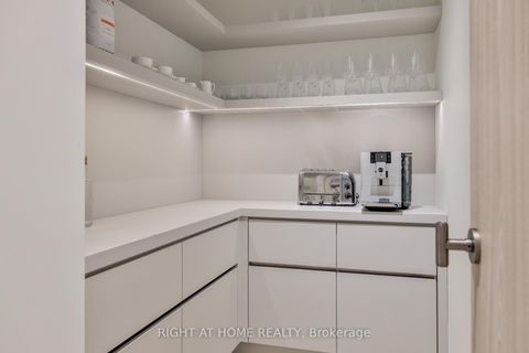 Photo 11 at 403 - 1 Roxborough Street W, Annex, Toronto