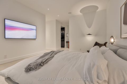 Photo 18 at 403 - 1 Roxborough Street W, Annex, Toronto