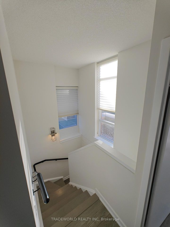 Photo 7 at Th10 - 19 Singer Court, Bayview Village, Toronto