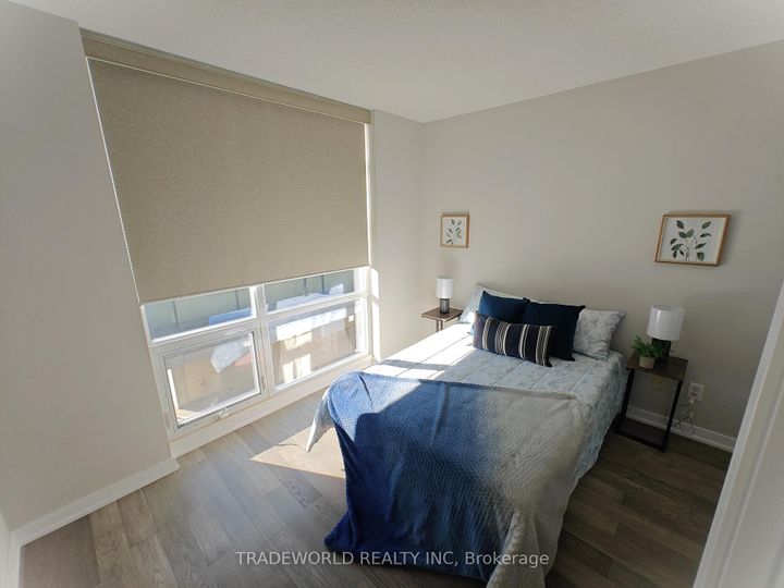 Photo 8 at Th10 - 19 Singer Court, Bayview Village, Toronto