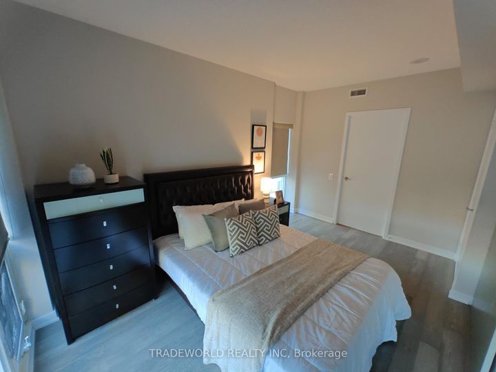 Photo 14 at Th10 - 19 Singer Court, Bayview Village, Toronto