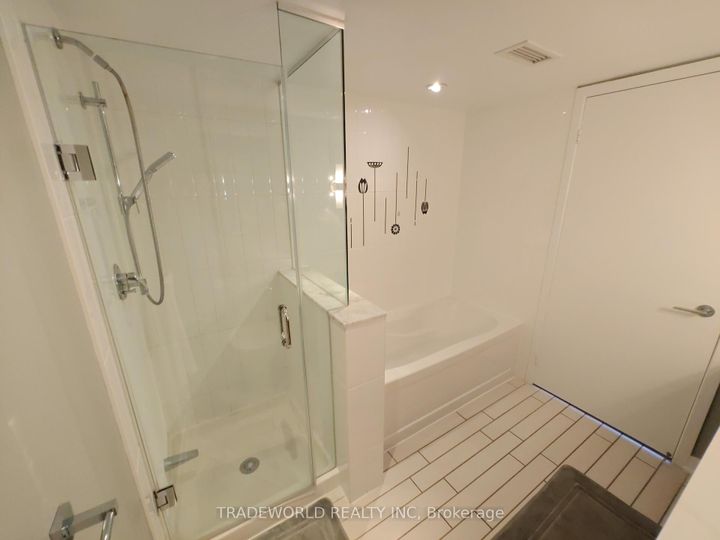 Photo 17 at Th10 - 19 Singer Court, Bayview Village, Toronto