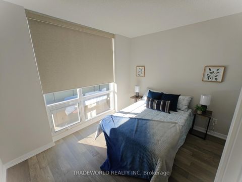 Photo 8 at Th10 - 19 Singer Court, Bayview Village, Toronto