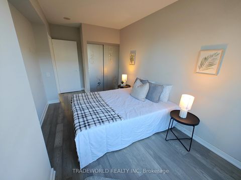 Photo 10 at Th10 - 19 Singer Court, Bayview Village, Toronto