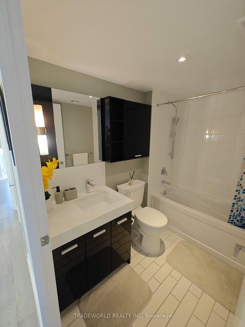 Photo 11 at Th10 - 19 Singer Court, Bayview Village, Toronto