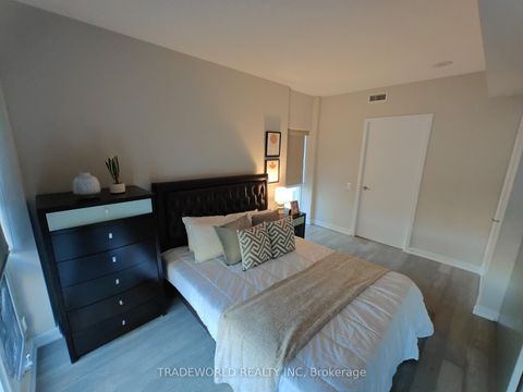 Photo 14 at Th10 - 19 Singer Court, Bayview Village, Toronto