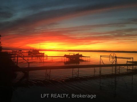 Photo 4 at 122 Blue Heron Drive, Pefferlaw, Georgina