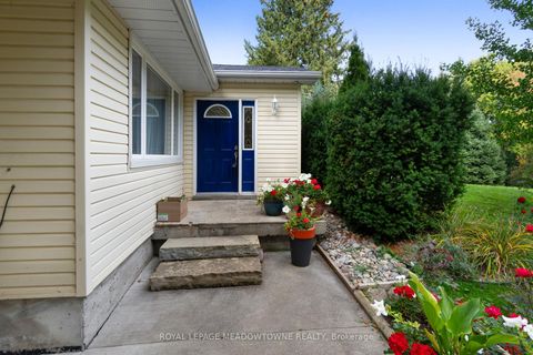 Photo 8 at 208 Martin Street, King City, King