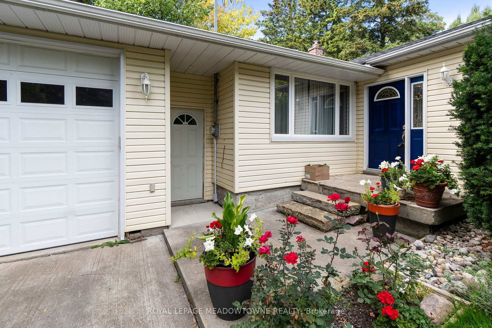 208 Martin Street, King City, King photo number 2