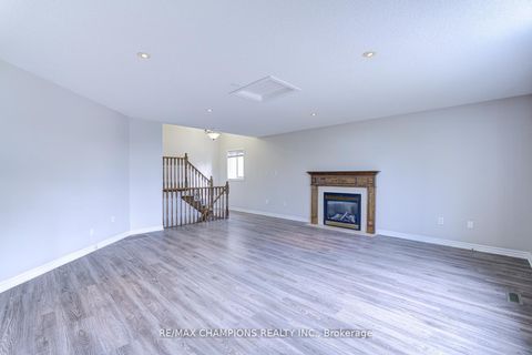Photo 11 at 20 Bell Street, Ardagh, Barrie