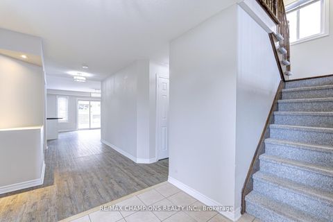 Photo 13 at 20 Bell Street, Ardagh, Barrie