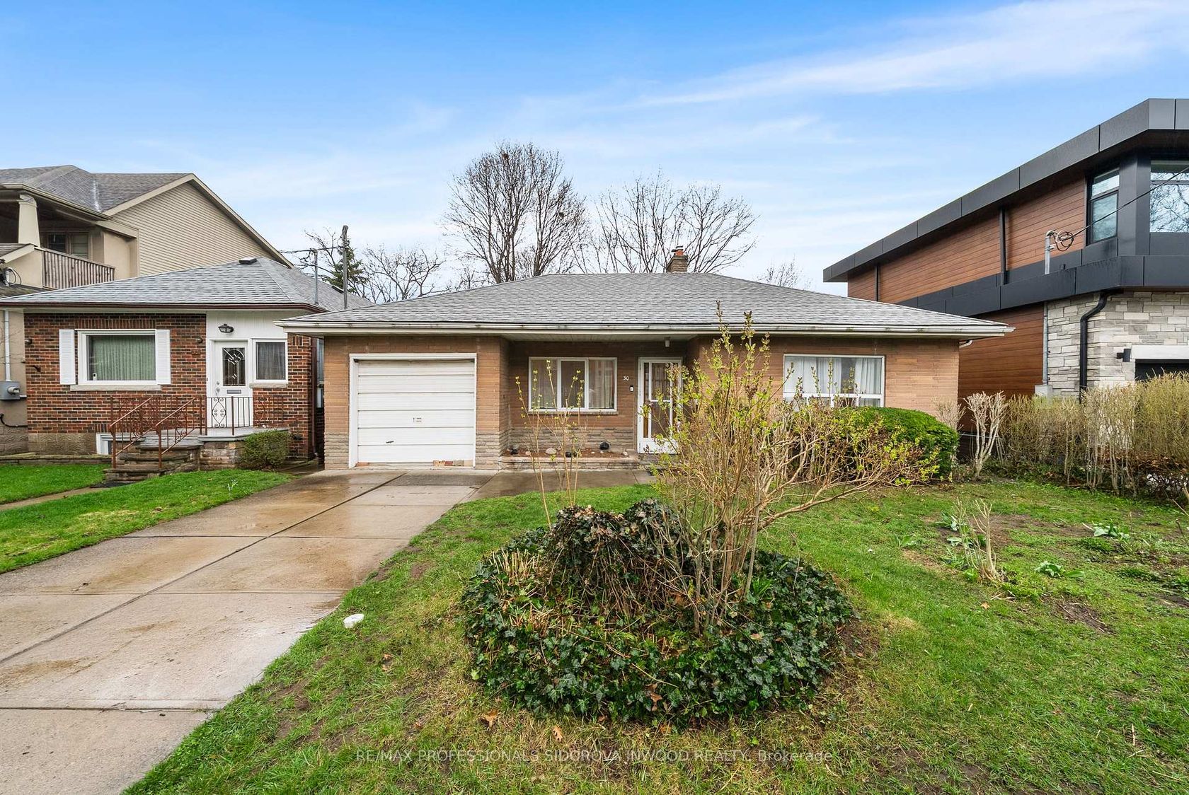 30 Rambert Crescent, Swansea, Toronto photo 5