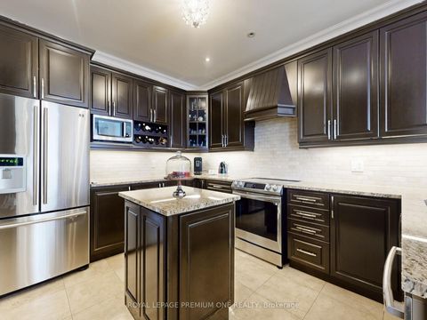 Photo 12 at 74 Foresta Drive, Vellore Village, Vaughan