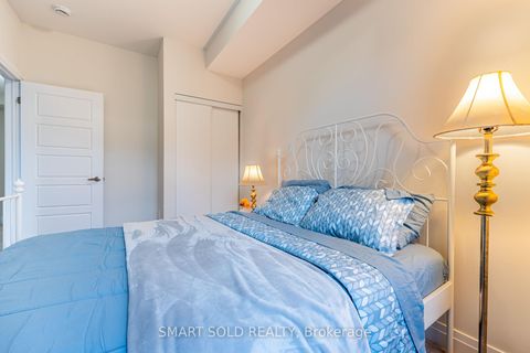 Photo 12 at 14 - 713 Lawrence Avenue W, Glen Park, Toronto