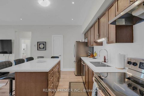 Photo 10 at 110 - 299 Cundles Road E, Alliance, Barrie