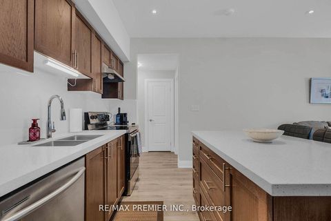 Photo 11 at 110 - 299 Cundles Road E, Alliance, Barrie