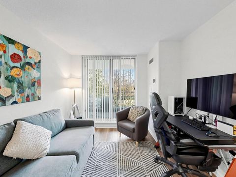 Photo 7 at 203 - 398 Eglinton Avenue, Mount Pleasant East, Toronto