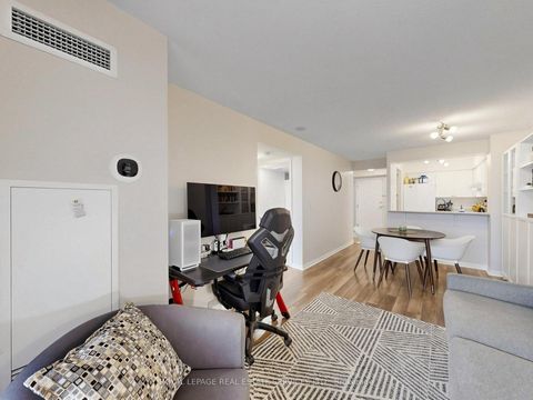 Photo 11 at 203 - 398 Eglinton Avenue, Mount Pleasant East, Toronto