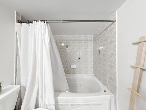 Photo 29 at 203 - 398 Eglinton Avenue, Mount Pleasant East, Toronto