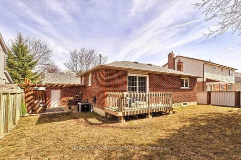 Photo 17 at 44 Rutledge Avenue, Leslie Valley, Newmarket