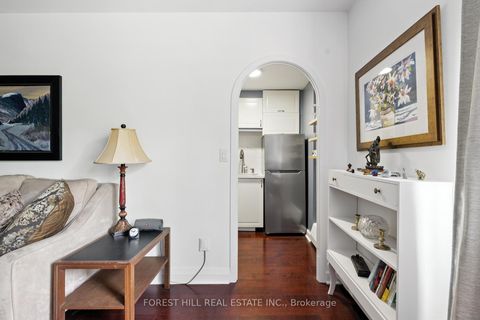 Photo 2 at 805 - 21 Dale Avenue, Moore Park, Toronto