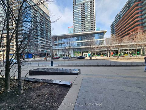 Photo 5 at 705 - 15 Fort York Boulevard, Waterfront Communities C1, Toronto