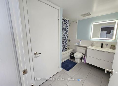 Photo 9 at 705 - 15 Fort York Boulevard, Waterfront Communities C1, Toronto