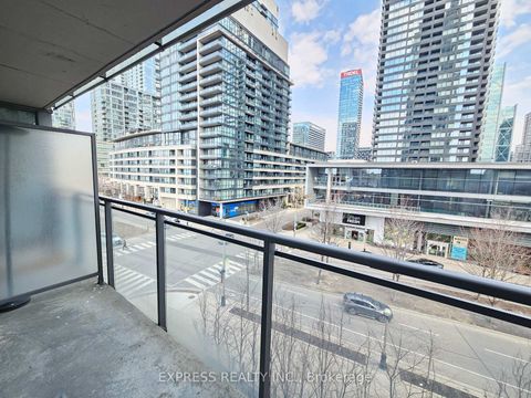 Photo 11 at 705 - 15 Fort York Boulevard, Waterfront Communities C1, Toronto